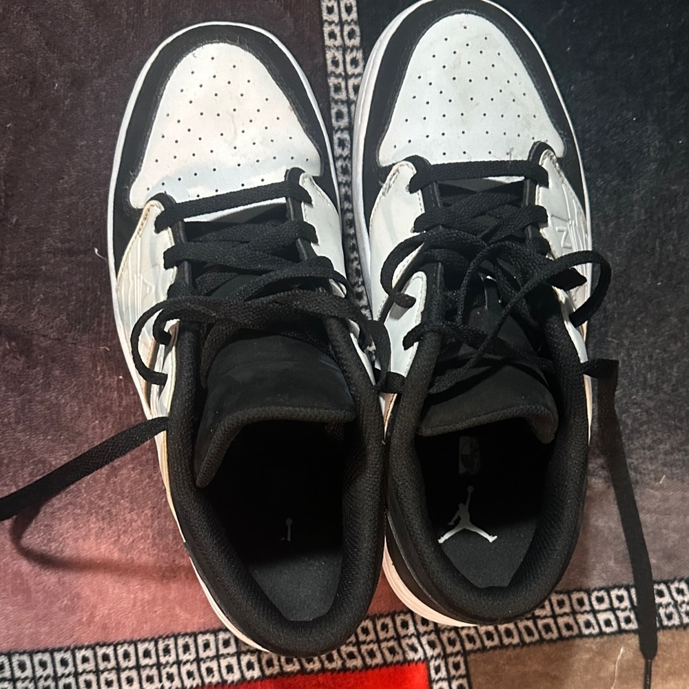 Jordan Men's Black and White Low-Top Sneakers